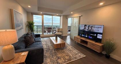 Waterfront downtown 2 BR, 2 Bath with 6 appliances