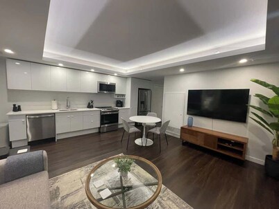 Waterfront 1 BR corner unit with 6 appliances