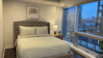 1 dormitori, planxa i posts de planxar, wifi i roba de llit