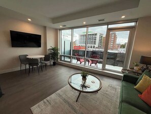 テレビ、書斎 / ワークスペース