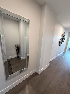 Interior - Bright, bold & beautiful, 1 BR with 6 applainces (Halifax)