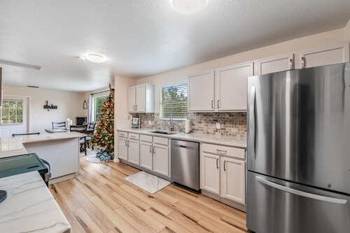 “Relax & Recharge in a Private Countryside Cottage with Fire Pit, Laundry, & Gym