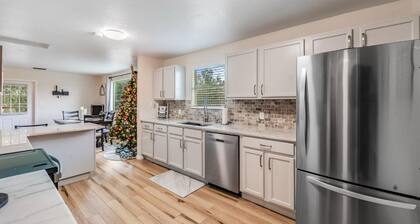 “Relax & Recharge in a Private Countryside Cottage with Fire Pit, Laundry, & Gym