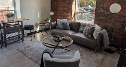 Bright modern & spotless, 1 BR with 6 appliances