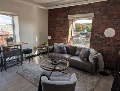 Bright modern & spotless, 1 BR with 6 appliances