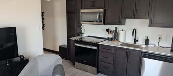Bright modern & spotless, 1 BR with 6 appliances