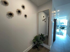 Interior - Bright 1 BR with patio and 6 app (Halifax)