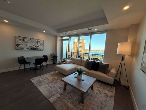 Waterfront penthouse 1 Bedroom with 6 appliances
