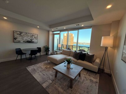 Waterfront penthouse 1 Bedroom with 6 appliances