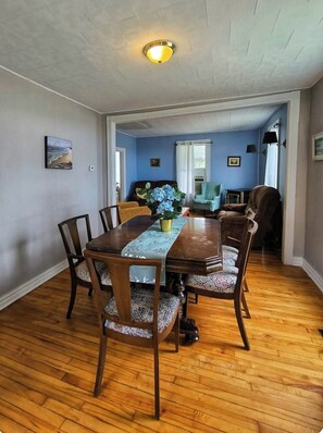 Dining - Cottage in a small fishing port (Port Elgin)