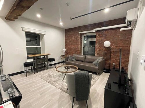 Loft, bright & spotless 1 BR with 6 appliances