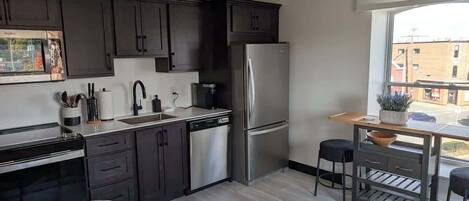 Refrigerador, microondas, horno y lavavajillas