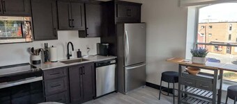 Loft, bright & spotless 1 BR with 6 appliances
