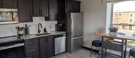 Refrigerador, microondas, horno y lavavajillas