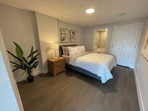 1 bedroom, iron/ironing board, travel crib, WiFi - Downtown, bright, cozy & modern 1 Bedroom (Halifax)