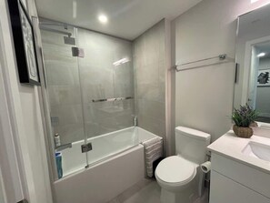 Shower, hair dryer - Downtown Halifax, bright & modern 1 Bedroom (Halifax)
