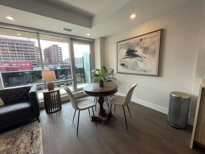 Interior - Downtown Halifax, bright & modern 1 Bedroom (Halifax)