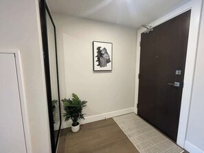 Interior - Downtown Halifax, bright & modern 1 Bedroom (Halifax)