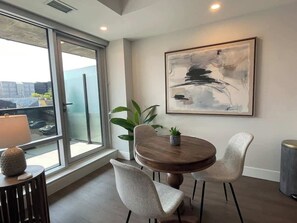 Dining - Downtown Halifax, bright & modern 1 Bedroom (Halifax)