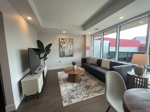 Downtown Halifax, bright & modern 1 Bedroom