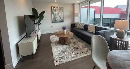 Downtown Halifax, bright & modern 1 Bedroom