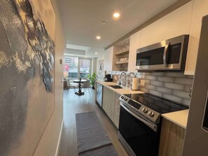 Fridge, microwave, oven, stovetop - Downtown Halifax, bright & modern 1 Bedroom (Halifax)