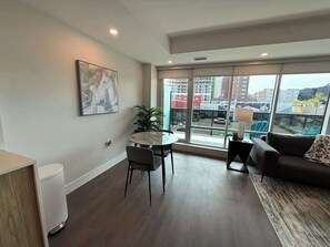 TV, offices - Modern & spotless 1 BR downtown with 6 appliances (Halifax)