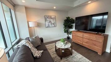 Een televisie en een kantoor