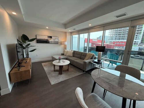 Bright, spotless and modern 1 BR with gym