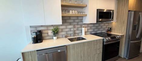 Refrigerador, microondas, horno, placa de cocina