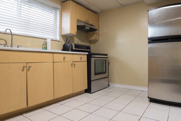 Four Ă micro-ondes, un four, surface de cuisson