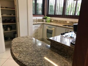 ميكروويف، موقد طهي مسطح، غسالة أطباق