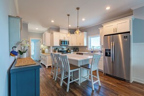 Fridge, microwave, oven, stovetop - 3 Kings/1 Queen, Steps to Beach & Pool, Spacious Home with 2 Dens & Great Views (North Topsail Beach)