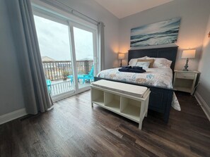 4 Schlafzimmer, Schreibtisch, Bügeleisen/Bügelbrett, Reisekinderbett