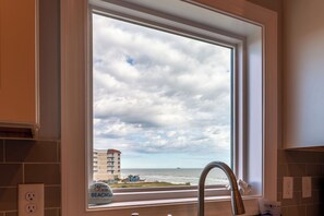 Interior - 3 Kings/1 Queen, Steps to Beach & Pool, Spacious Home with 2 Dens & Great Views (North Topsail Beach)