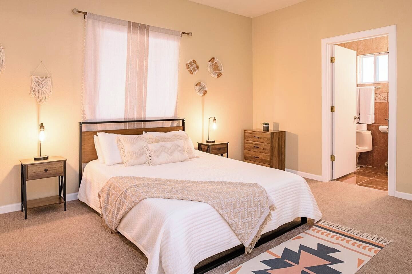 5 habitaciones, cuna de viaje, wifi gratis y ropa de cama 