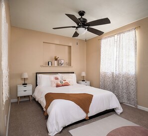 5 bedrooms, iron/ironing board, internet, bed sheets - Backyard Bliss: Desert Escape, Pool table & Heated Pool! (Mesa)