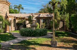 Luokittelematon kuva, 5 kautta 37, painike