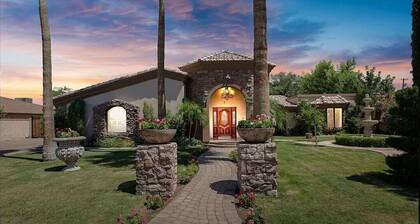 Luxe Desert Oasis, Heated Pool, Game Rm, Mini Golf