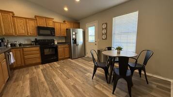 Mikroaaltouuni, uuni, liesi, astianpesukone