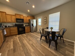 ميكروويف، فرن، موقد طهي مسطح، غسالة أطباق