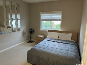 2 habitaciones, tabla de planchar con plancha y internet 