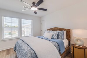 2 bedrooms, travel cot, free WiFi, bed sheets