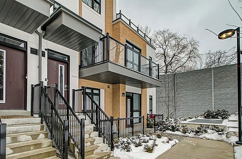 Modern 3BR Retreat Near Yorkdale Mall