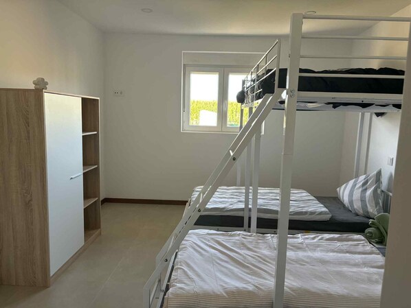 Ferros/tábuas de passar roupa, Wi-Fi, roupa de cama