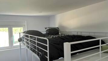 2 quartos, ferros/tábuas de passar roupa, Wi-Fi, roupa de cama