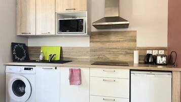 Fridge, microwave, coffee/tea maker, electric kettle