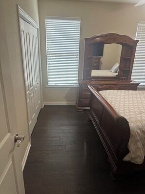 5 chambres, fer et planche à repasser, Wi-Fi, draps fournis