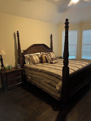 5 bedrooms, iron/ironing board, WiFi, bed sheets