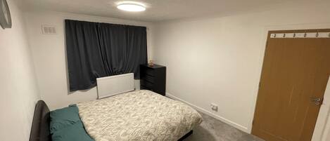 2 bedrooms, iron/ironing board, internet, bed sheets